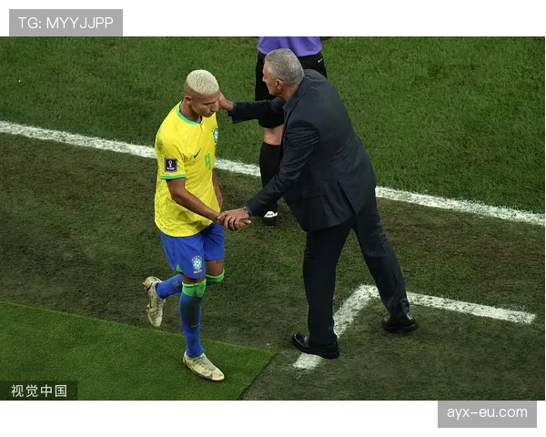 维尼修斯接受教练组特别指导解析