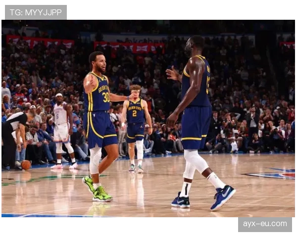 威金斯无球切入制造空位助库里三分，较上季更稳定