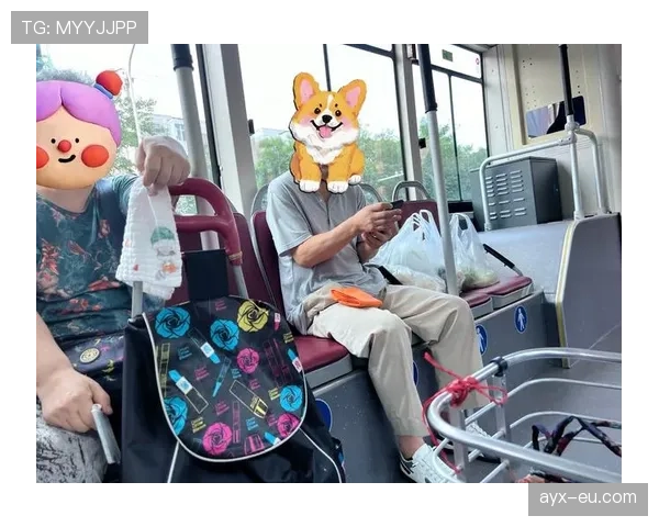 电梯里碰到鲍春来，手拎塑料袋那一刻我差点以为认错了人