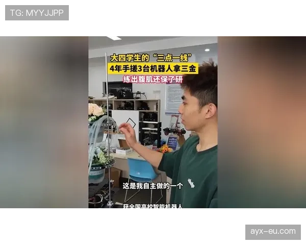 西蒙·拜尔斯家的冰箱里塞满蛋白粉，连狗都练出了腹肌